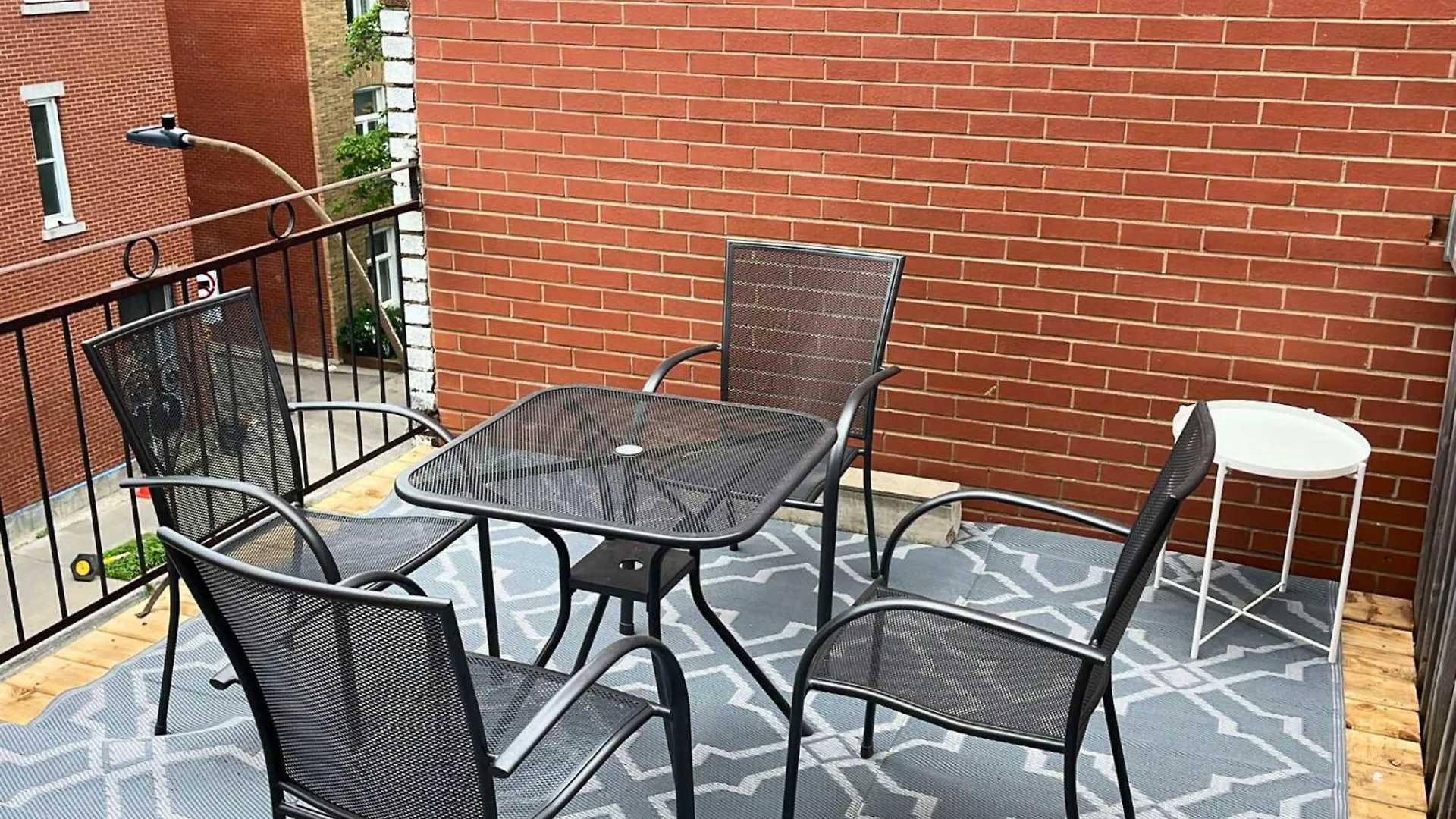 Liv Mtl Mtl Aparthotel Montreal 3*,